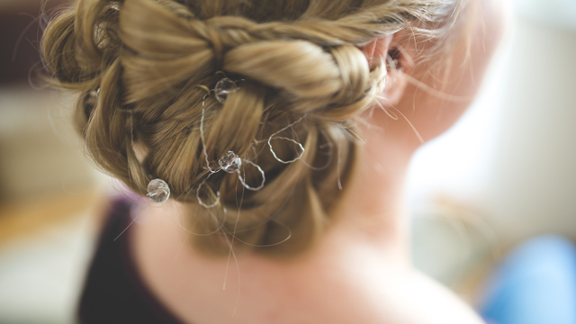 Hairstyling mistakes to avoid on your wedding day