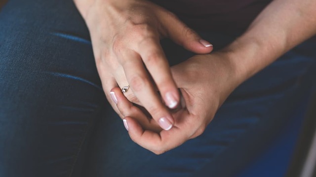 Check partner’s fingers as they kneel to propose!