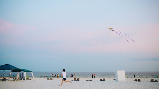 Go fly a kite! and other fun activities for wedding guests